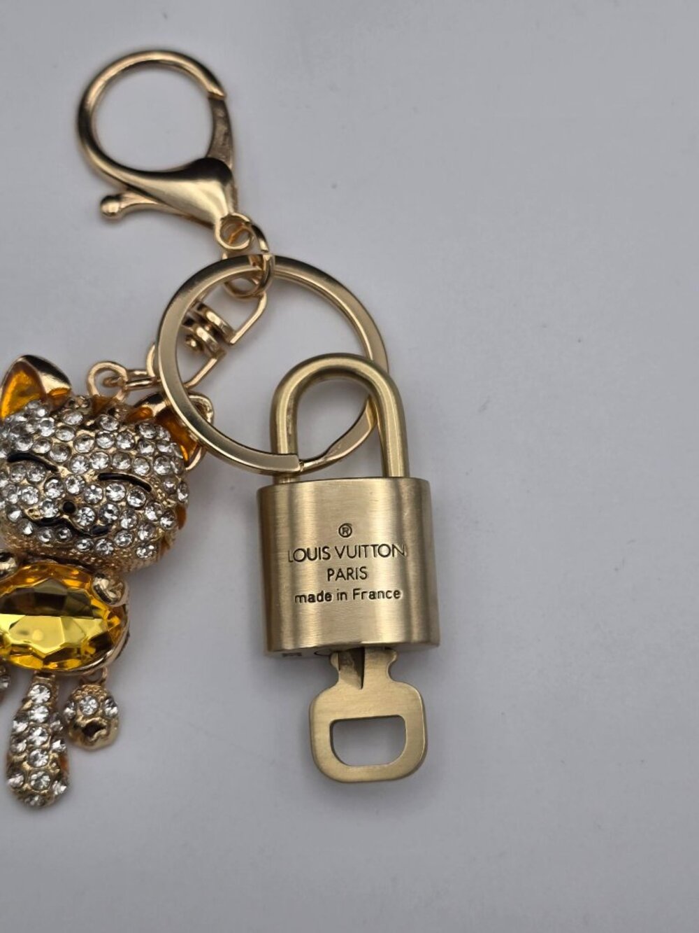 Authentic Louis Vuitton Lock & Key Gold ✨ Unbranded Cat Keychain Bag Charm LV - Picture 9 of 10